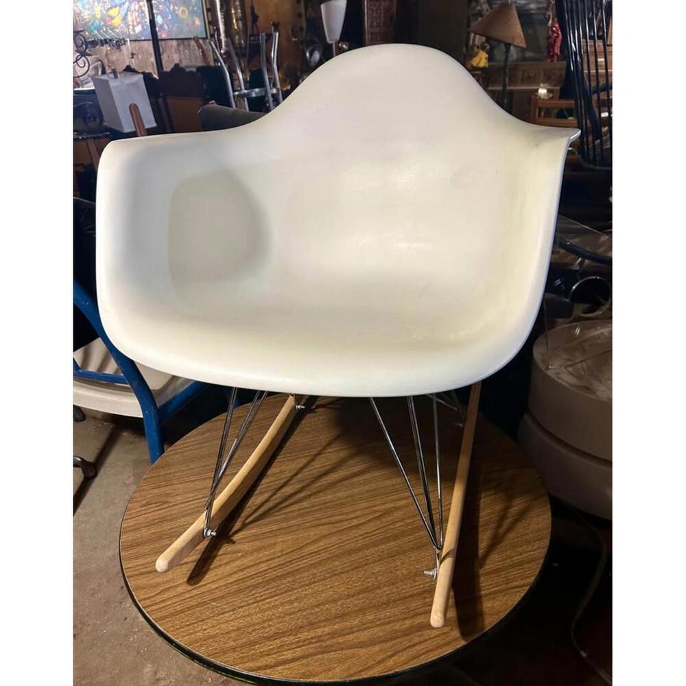 White Eames Rocking Chair-Vitra￼￼ - Picture 2 of 3